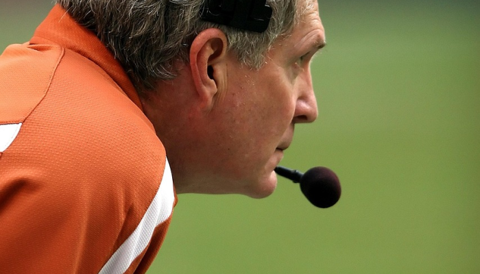 当萨克拉门托州立大学访问斯坦福大学和特洛伊·泰勒教练时，教练朋友们会发生冲突