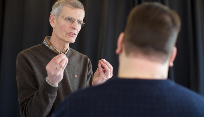 当萨克拉门托州立大学访问斯坦福大学和特洛伊·泰勒教练时，教练朋友们会发生冲突