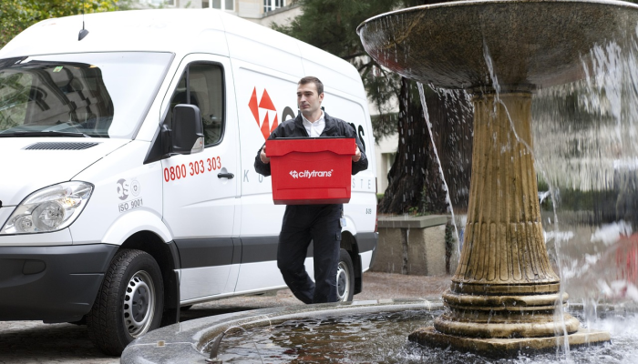 两名白人男子袭击联邦快递黑人司机的审判宣告无效