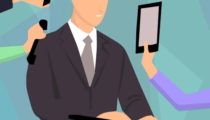 今年就业人数增加了10.2万人，但有迹象表明加息开始产生影响