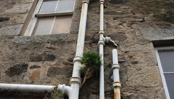 俄罗斯袭击赫尔松,1死4伤 俄罗斯袭击赫尔松,1死4伤