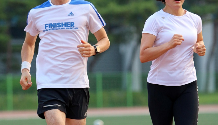 49人队在比赛最后时刻出现两次失误,并以30比23的比分战胜了洛杉矶公羊队 49人队在比赛最后时刻出现两次失误,并以30比23的比分战胜了洛杉矶公羊队