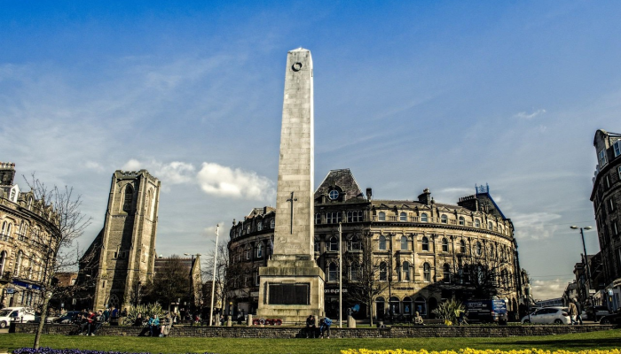 “让英国伟大”:右翼新贵威胁英国保守党 “让英国伟大”:右翼新贵威胁英国保守党