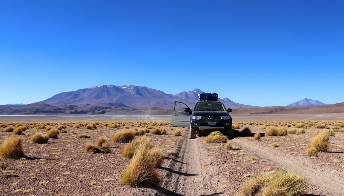 在秘鲁和玻利维亚的交界处,的的喀喀湖正遭受着历史性的干旱 在秘鲁和玻利维亚的交界处,的的喀喀湖正遭受着历史性的干旱