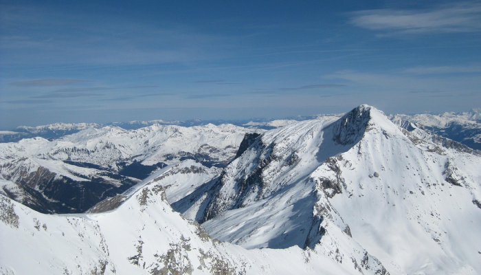 在雪夫林滑出后,伏尔霍娃在障碍滑雪首跑中领先 在雪夫林滑出后,伏尔霍娃在障碍滑雪首跑中领先