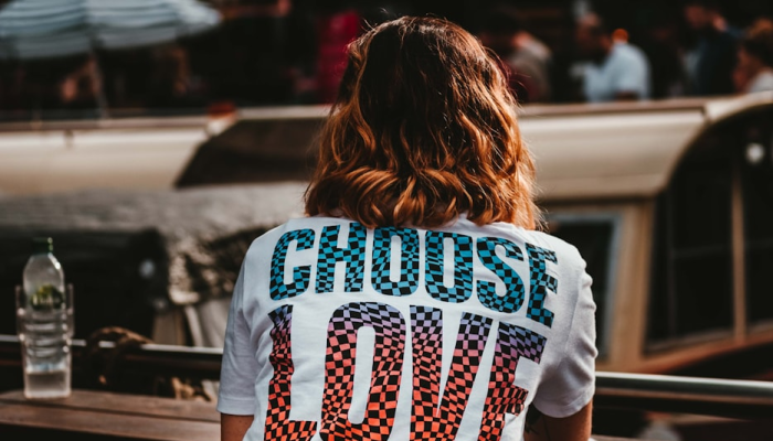 民调显示,特朗普在西班牙裔和年轻选民中领先拜登 民调显示,特朗普在西班牙裔和年轻选民中领先拜登