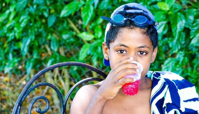 俄亥俄州警方称,唐恩都乐的一名员工因糖的问题与顾客发生争执,一拳打在顾客脸上 俄亥俄州警方称,唐恩都乐的一名员工因糖的问题与顾客发生争执,一拳打在顾客脸上