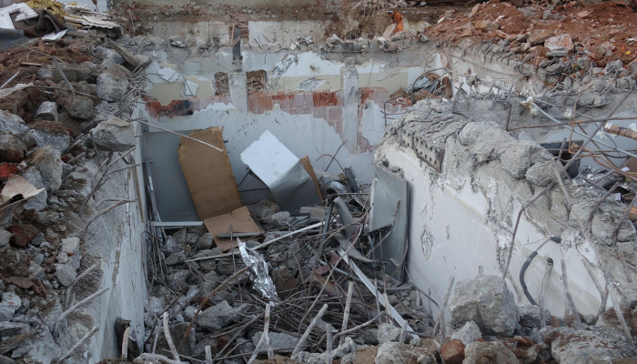 阿拉斯恐怖袭击:受到右翼和极右翼的批评,马克龙出手强硬 阿拉斯恐怖袭击:受到右翼和极右翼的批评,马克龙出手强硬