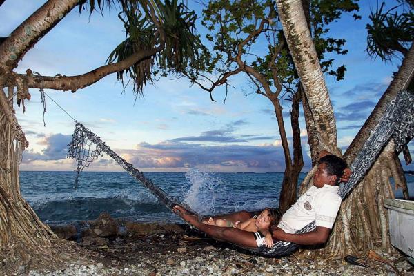 澳大利亚宣布计划帮助图瓦卢居民逃离海平面上升和气候变化带来的风暴