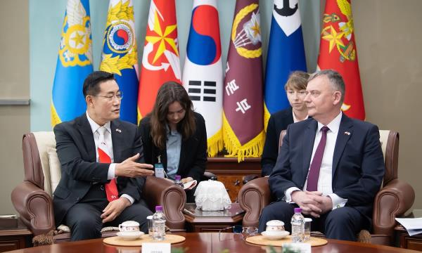 South Korean Defense Minister Shin Won-sik (L) holds talks with Polish Deputy Defense Minister Pawel Bejda (R) at the defense ministry in Seoul on April 23, 2024, in this photo provided by Shin's office. (PHOTO NOT FOR SALE) (Yonhap)