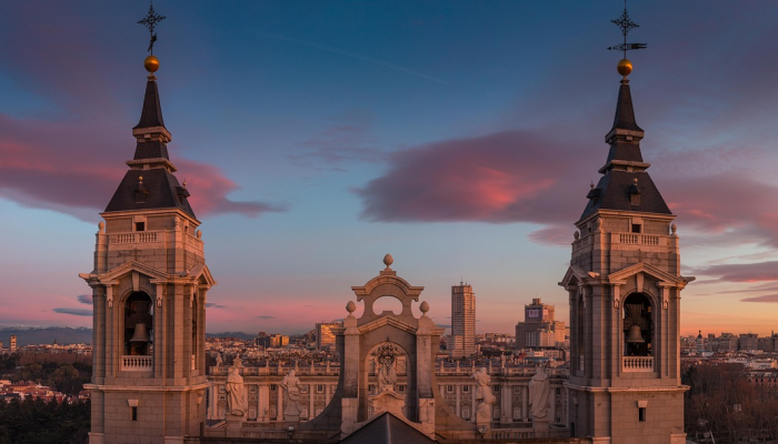 数千人在马德里抗议加泰罗尼亚大赦法案