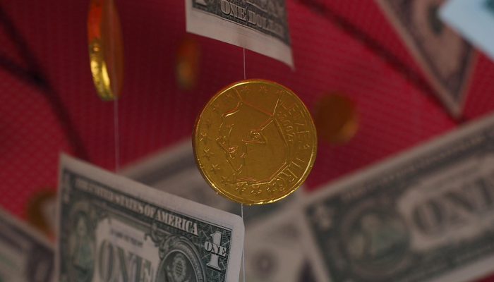 这款百达翡丽手表在拍卖会上以650万美元的价格售出,是其零售价的124倍 这款百达翡丽手表在拍卖会上以650万美元的价格售出,是其零售价的124倍