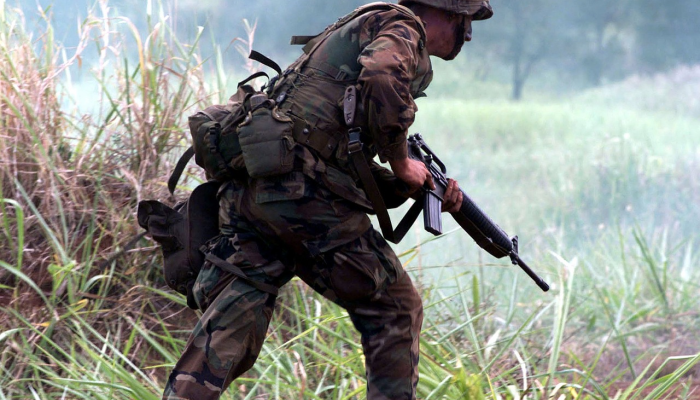 基辅指责俄罗斯军队向投降的乌克兰士兵开枪 基辅指责俄罗斯军队向投降的乌克兰士兵开枪