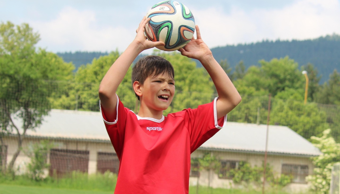 法国足球运动员打进柬埔寨梦后走红网络 法国足球运动员打进柬埔寨梦后走红网络