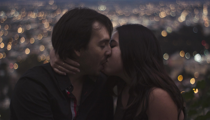 新郎的朋友们在婚礼上唱“Moye Moye”新娘的反应说明了一切 新郎的朋友们在婚礼上唱“Moye Moye”新娘的反应说明了一切