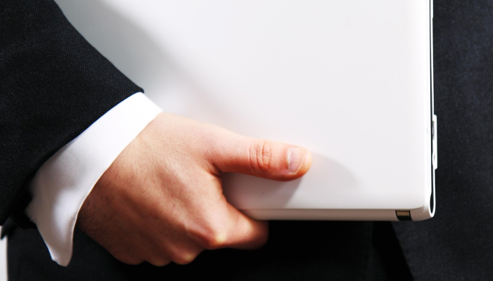 如何以及何时在宝宝身上安全地使用驱蚊剂