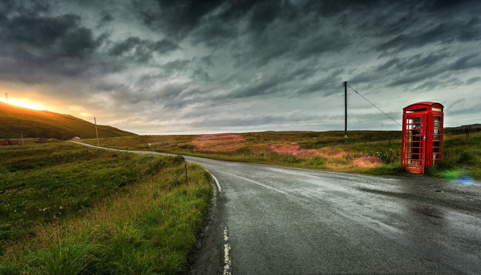 无家可归者住在英国繁忙环岛上的帐篷里,议会称这是“空的” 无家可归者住在英国繁忙环岛上的帐篷里,议会称这是“空的”