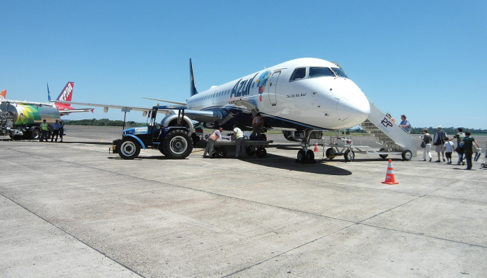 湍流造成一人死亡，数十人受伤后，新加坡航空公司加强了机舱安全措施