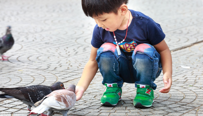 我和孩子们一起尝试了“责任分工”的用餐时间技巧——它很有效
