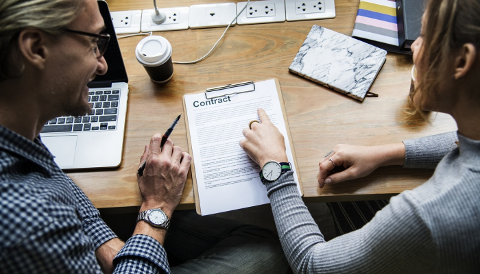 同事给了这位女士一些买彩票的建议，然后她中了密歇根州的头奖