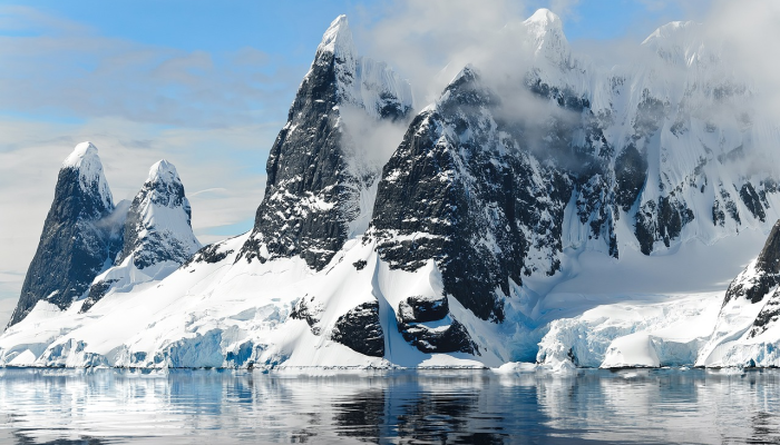 曼杜拉南极光：在西澳天空中发现的罕见的耀眼的粉红色光