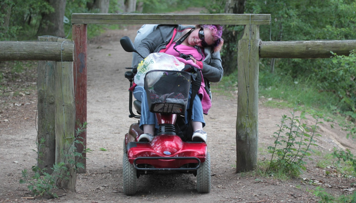 六名游客在西班牙“轮奸”英国少女后被捕 六名游客在西班牙“轮奸”英国少女后被捕