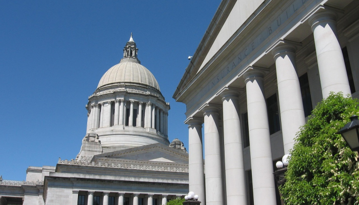 新罕布什尔州民主党人帕帕斯、库斯特再次当选国会议员 新罕布什尔州民主党人帕帕斯、库斯特再次当选国会议员