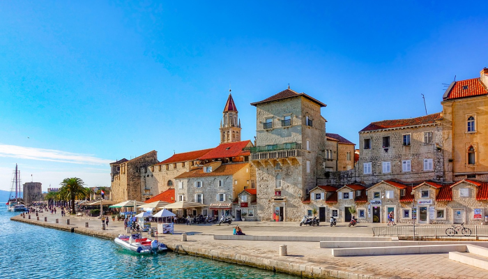 富时指数(FTSE)上涨，但英国国债收益率上升，令房屋建筑商股承压