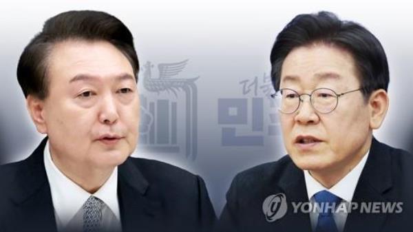 This image shows President Yoon Suk Yeol (L) and Democratic Party leader Lee Jae-myung. (Yonhap)