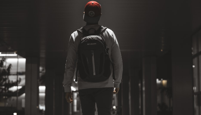 纽约警方称,一名16岁的少年在橄榄球比赛中开枪击中了学校保安的头部 纽约警方称,一名16岁的少年在橄榄球比赛中开枪击中了学校保安的头部