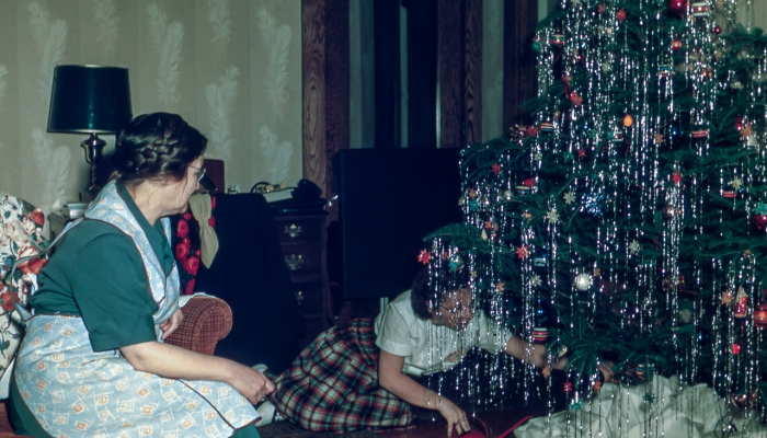 日本地震五天后,一名90多岁的妇女从废墟中被救出 日本地震五天后,一名90多岁的妇女从废墟中被救出