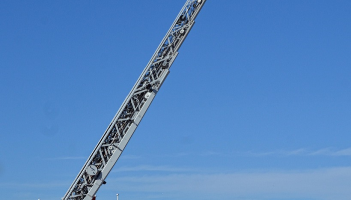 尼泊尔西北部发生强烈地震，造成至少157人死亡，救援行动迅速展开