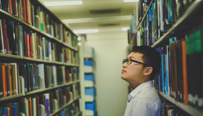 对被淘汰的恐惧困扰着受过大学教育的美国工人