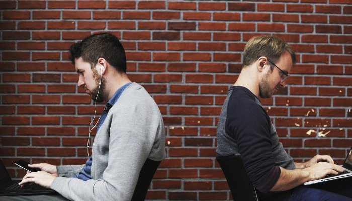 向科克商业领袖弗兰克·博兰的逝世致敬