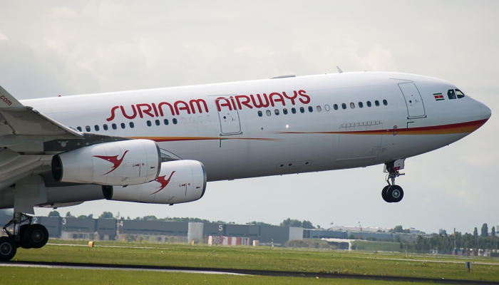 日本飞机起火：379名乘客从东京羽田机场跑道起火的飞机上撤离