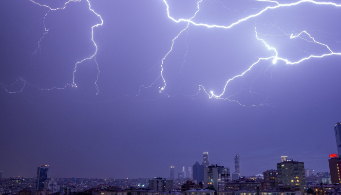 伦敦天气：多风和潮湿的一周，直到8月才有夏天的阳光